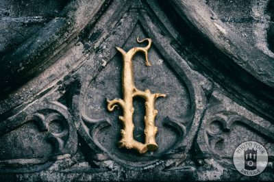 A typical letter 'B' is on display by the Basilica of the Holy Blood in Bruges Belgium. Photo by Photo Tour Brugge.