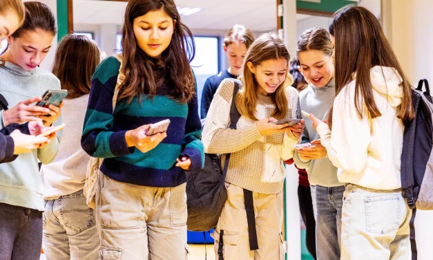 Jong en online: wie beschermt jongeren tegen sociale media?