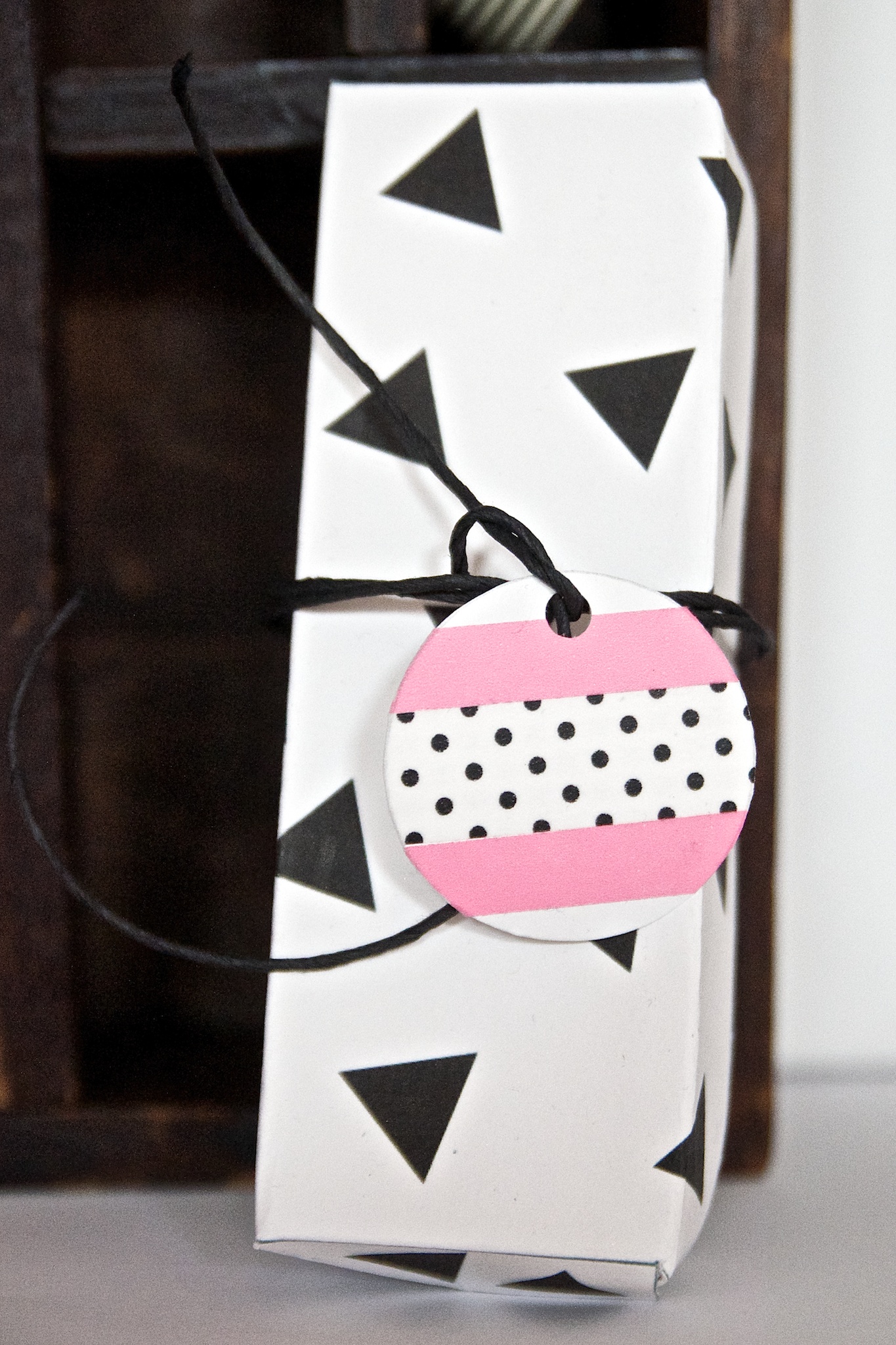 Free Printable Box Triangles Polka Dots Black White Pink Neon DIY Pinkepank Blog