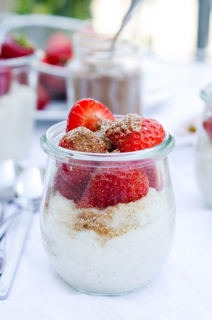 Frühstück, Nachtisch, Snack - Grießbrei mit Erdbeeren und Zimt und Zucker