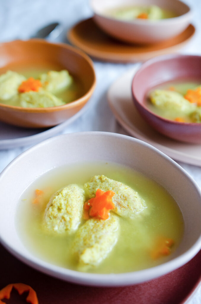 Vegetarische Grießnockerl-Suppe mit Demeter-Grieß von Campo Verde ...