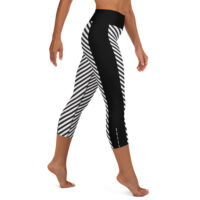 Silky soft and super stretchy - these yoga capri leggings with a high, elastic waistband are the perfect choice for yoga, the gym, or simply a comfortable evening at home.