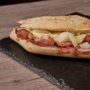 Panino Bacon y mozzarella