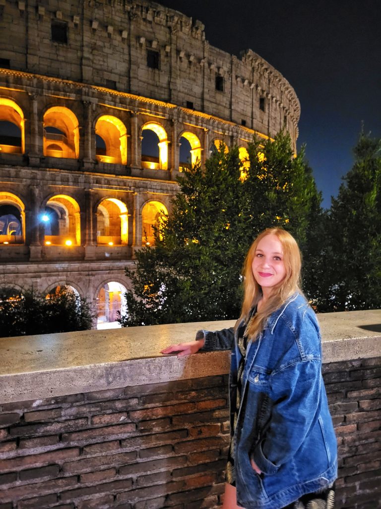Amy standing by the colosseum viewpoint
