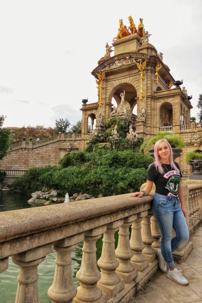 This image shows Amy posing whilst a stranger takes her photo at a park in Lisbon.