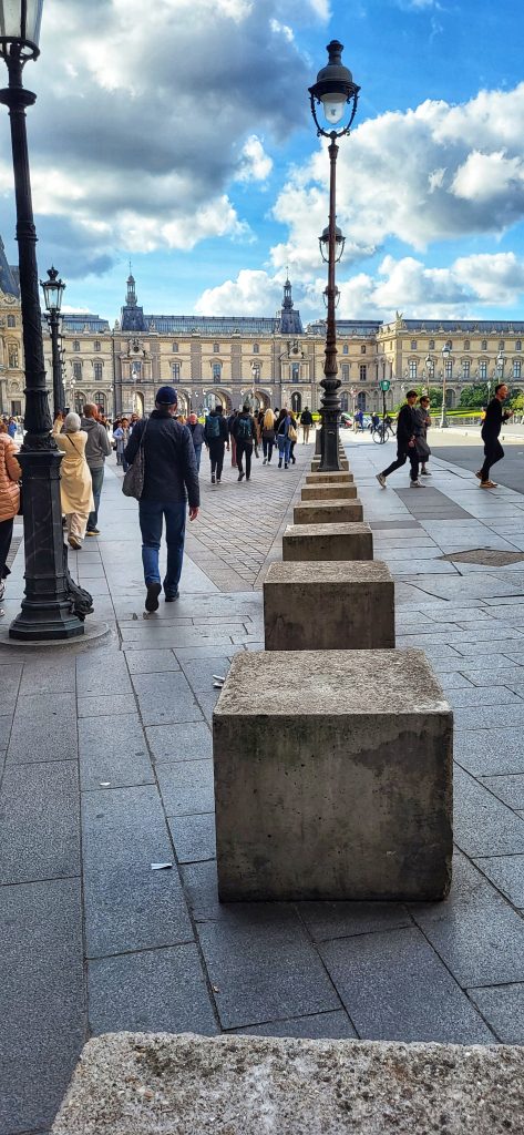 Crowded area new the Louvre.