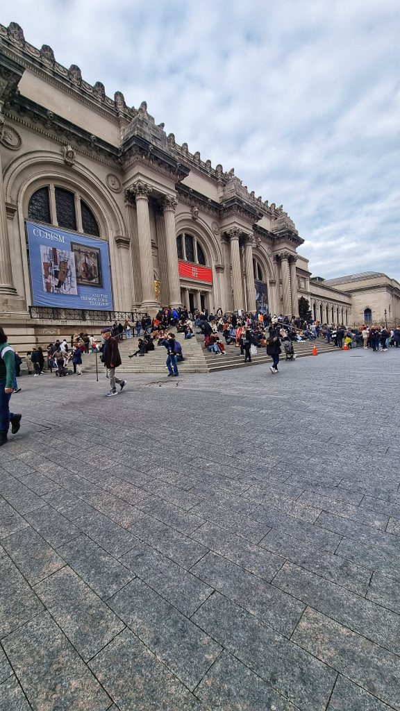 The Metropolitan Museum of art (the MET) is one of the best places for any art lovers. It holds a large collection but it is also extremely busy. When we were visiting, as you can see from this photo, the steps are filled with tourists.