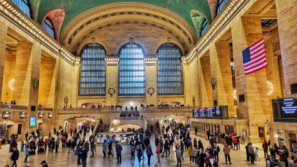 Grand Central Station busy with tourists and travellers.