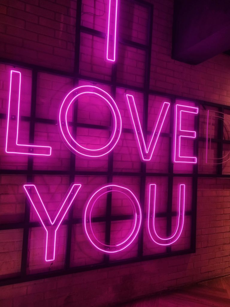 Sign that says I love you