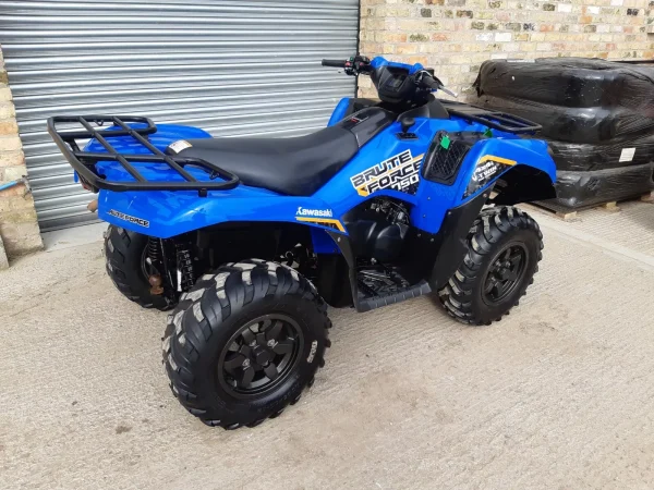 Kawasaki Brute Force 750 4x4 farm quad