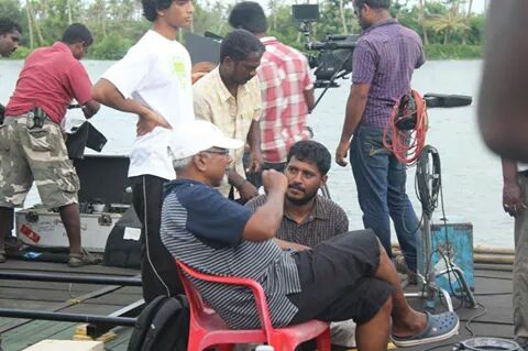 Maniratnam giving instructions to assistant director at location