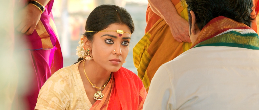 Shriya Saran in village getup