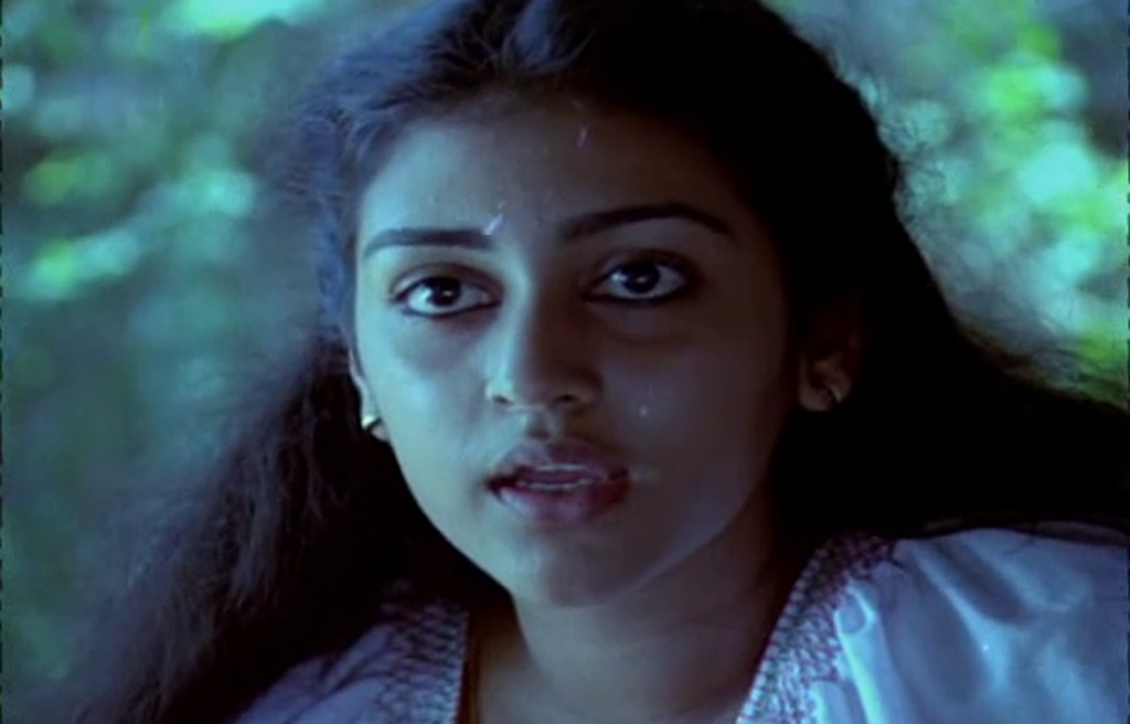 Parvathy in Thoovanathumbikal