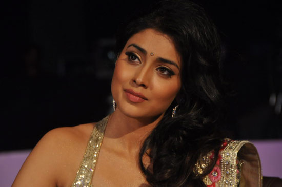 Shriya Saran in saree sleeveless