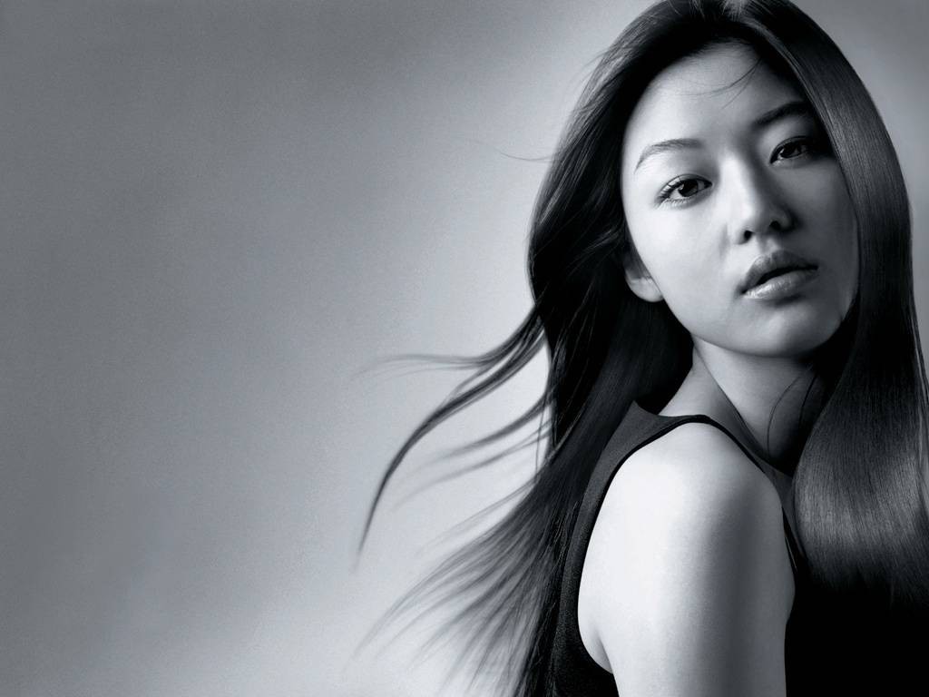 Jeon Ji Hyun black and white photo