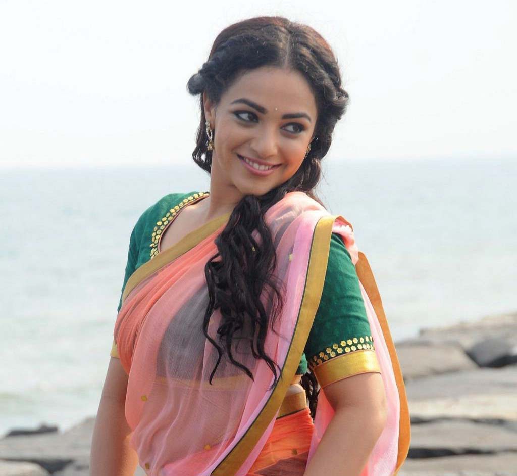 Nithya Menon hot in half saree wet