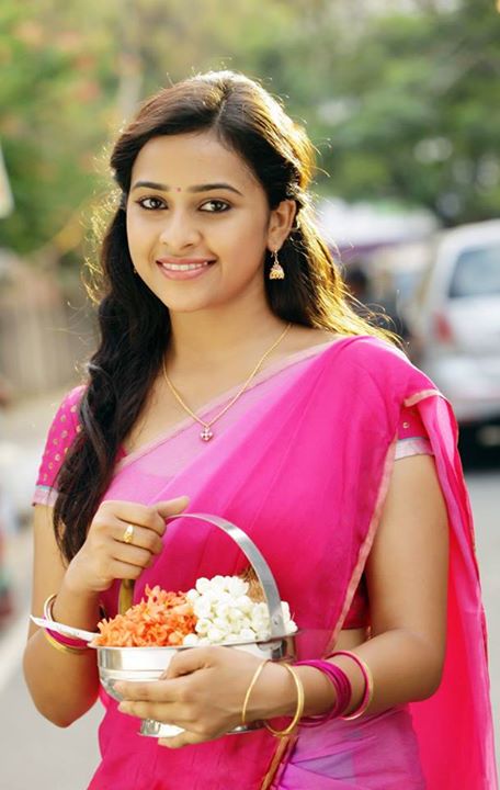 Sri Divya in pink saree