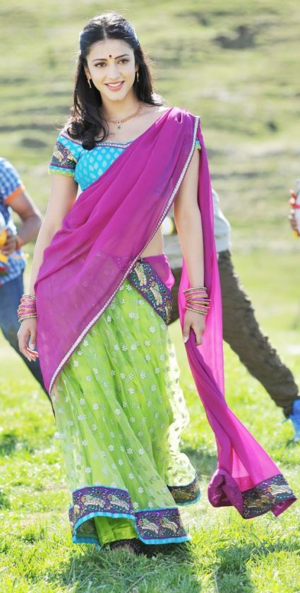Shruti-Haasan in half saree hot photo