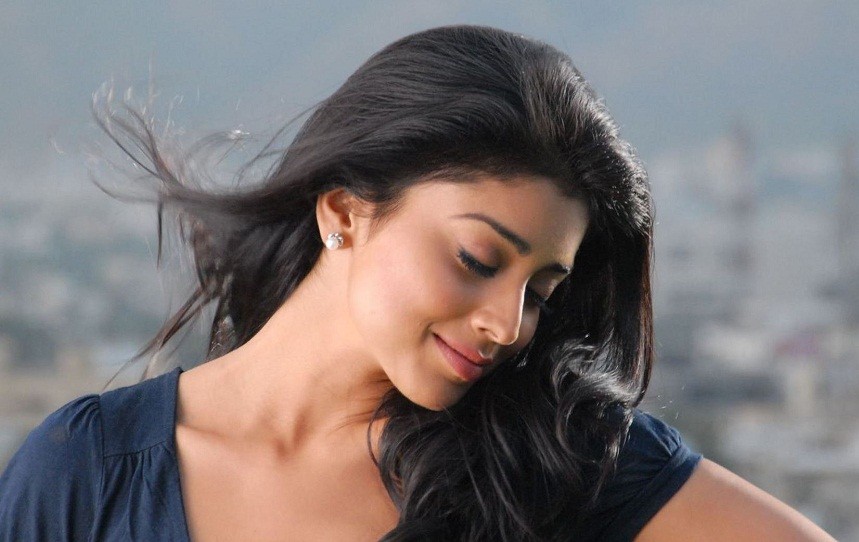 Shriya Saran smiling photo