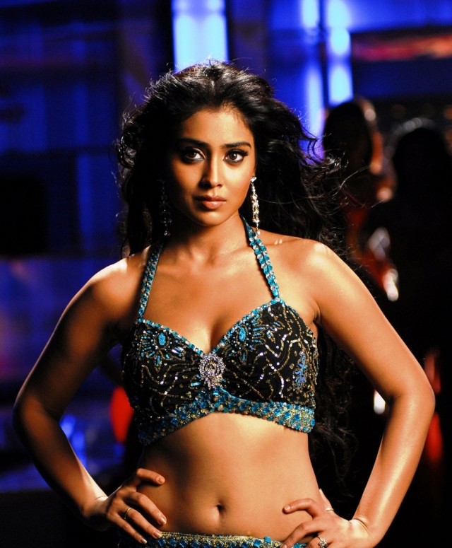 Shriya Saran hot navel show