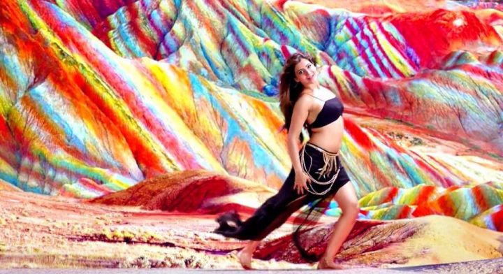Samantha Prabhu hottest pose from a song sequence.