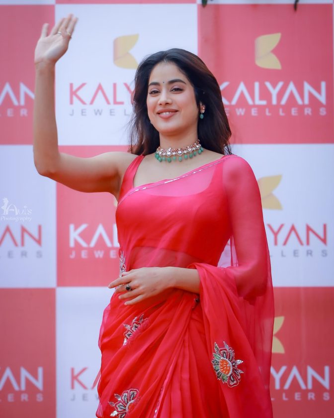 Janhvi Kapoor Red Saree hot