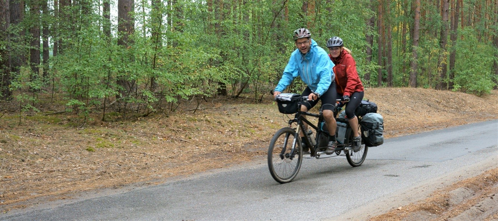 Der Chef von PLUS.EFFEKT, Hardy Scholtyssek und seine Frau, Petra Fehling, auf dem Tandem