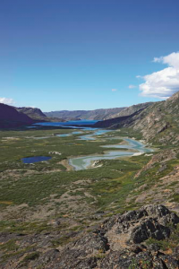 Et kig mod vest fra Itineq-dalen mod mundingen af Maligiag-fjorden (foto: Jens Fog Jensen).