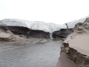 Smeltevandssletten foran Hiawatha Gletsjer.