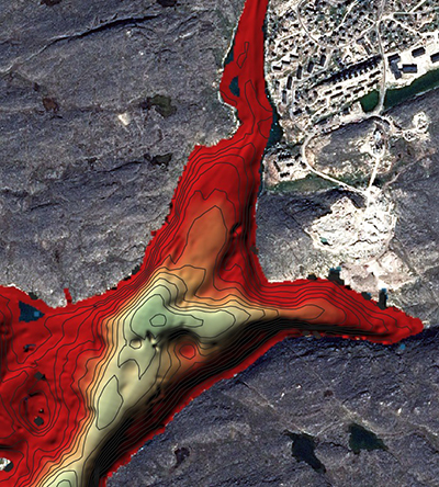 Opmålinger i strædet Ikerasannguaq tæt ved Aasiaat. Rød farve betyder lave dybder, og grøn dybere vand – relativt set. Det smalle stræde kan kun besejles med jolle og er kun ca. 1 m dyb ved mundingen i nord (opmåling: Aqqaluk Sørensen. Fra Pinngortitaleriffiks Facebookside).