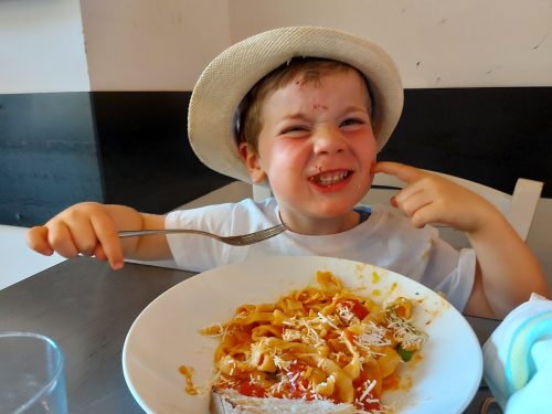 reizen-met-kleine-kinderen-Puglia-Lecce-pasta