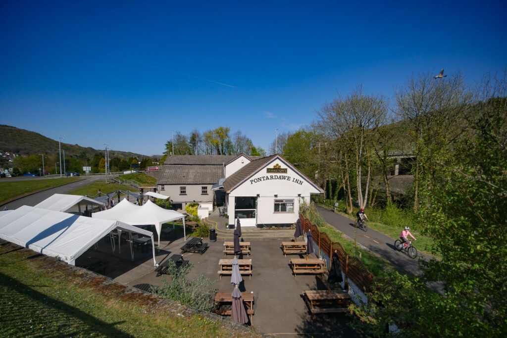 Pottery Classes, Pontardawe Inn
123 Herbert Street, Pontardawe, SA8 4ED