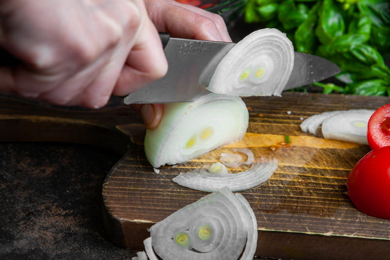 cortar cebolla en juliana