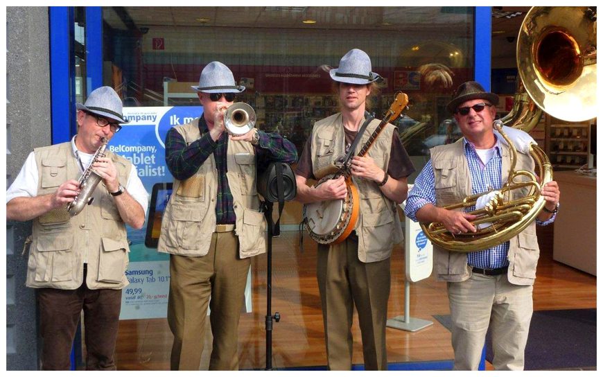 Boek het Boswachters Dixieland Looporkest voor een onvergetelijk evenement. Breed repertoire, flexibele bezetting. Swingend of ontspannen, het perfecte geluid voor uw feest!