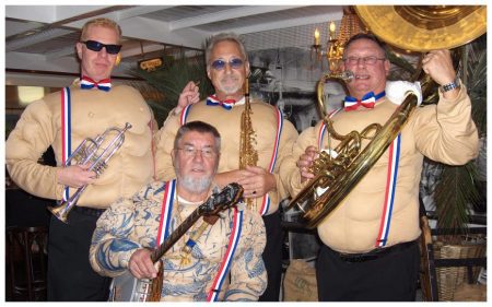 Boek het Bodybuilders Dixieland Looporkest voor een onvergetelijk evenement. Breed repertoire, flexibele bezetting. Swingend of ontspannen, het perfecte geluid voor uw feest!