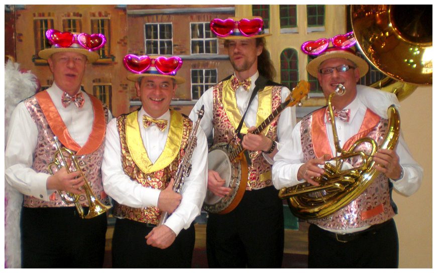 Boek het Valentijns Dixieland Looporkest voor een onvergetelijk evenement. Breed repertoire, flexibele bezetting. Swingend of ontspannen, het perfecte geluid voor uw feest!