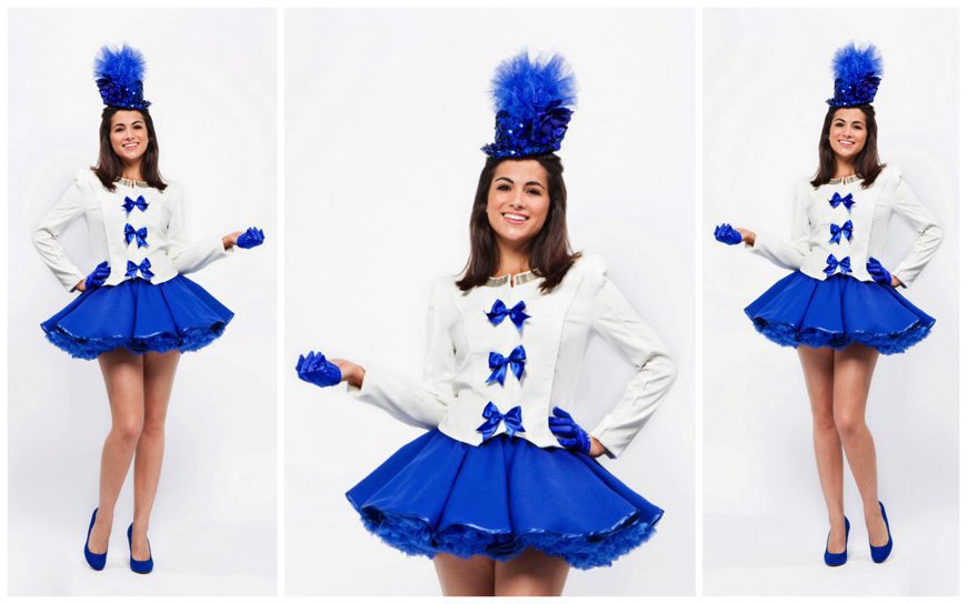 Blue & White Promo Girls: Stijlvolle gastvrijheid en opvallende promotie. Voeg allure toe aan uw evenement!