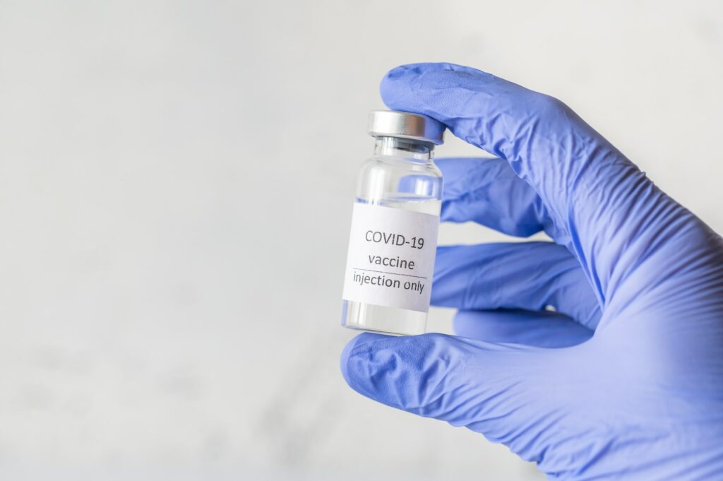 Hvad koster corona vaccine? Kan du læse om corona vaccine priser for staten og corona vaccine priser for borgeren, hvad koster de? ⇛