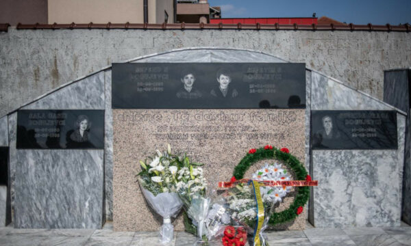Osmani kujton masakrën ndaj familjeve Bogujevci e Duriqi: Liria ka kuptim kur drejtësia të vihet në vend