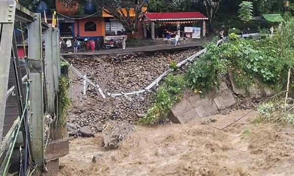 Katastrofë nga moti i keq  të paktën 60 të vdekur nga përmbytjet dhe rrëshqitjet e tokës në Indi e Nepal