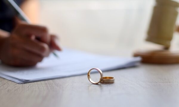 ASK publikon statistikat   Bie numri i lindjeve në Kosovë  rritet numri i divorceve
