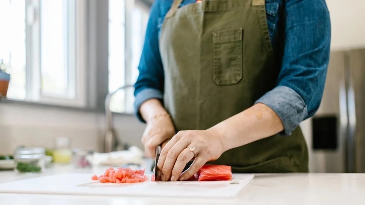 5-ushqime-qe-kane-me-shume-acide-yndyrore-omega-3-sesa-salmoni