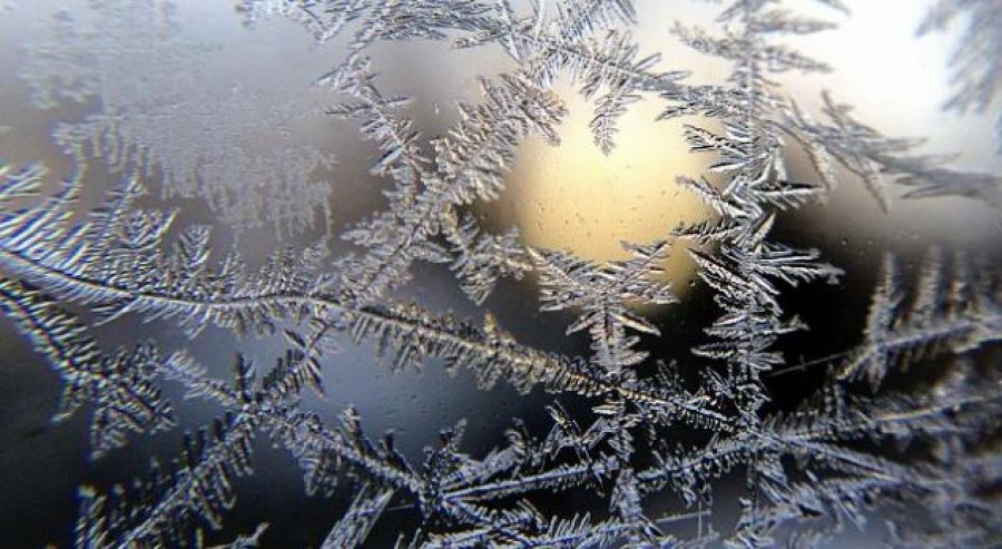 E premte me temperatura nën zero  diell gjatë ditës