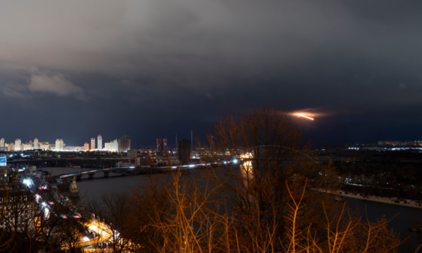 Zelensky do të takohet me udhëheqësit europianë dhe Trumpin për bisedimet e paqes  mes sulmeve të reja në Kiev
