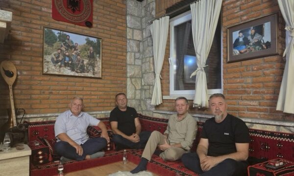 72 orë para vendimit në Hagë  komandantët e UÇK së mblidhen në Drenicë tek Sami Lushtaku