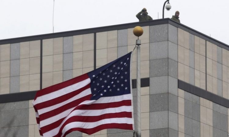Ambasada amerikane lëshon alarm sigurie  paralajmëron protesta të mëdha më 16 shtator