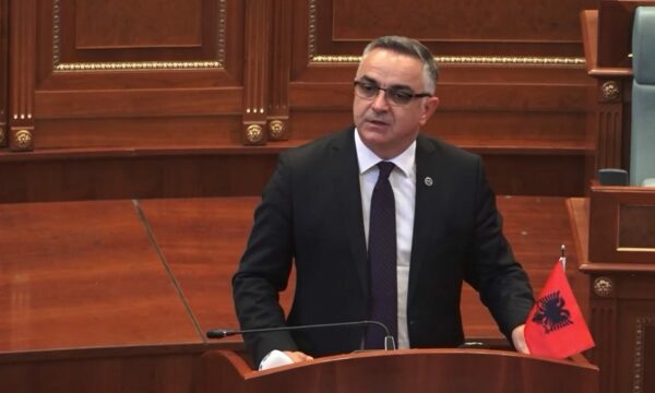 Tahiri  Nesër ditë e gjatë në Kuvend  të mos bëhet lojë me ligjin për Specialen