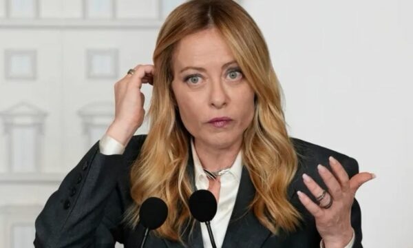 Protestat në Itali   La Repubblica   Meloni ka paralajmëruar aleatët se mund të japë dorëheqjen në mars  pas Samitit të BE së në Romë