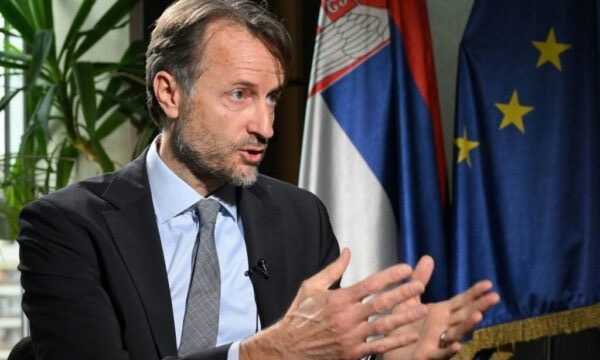 Delegacioni i BE në Serbi i brengosur nga incidentet e dhunshme gjatë zgjedhjeve  U bëjmë thirrje palëve për qetësi