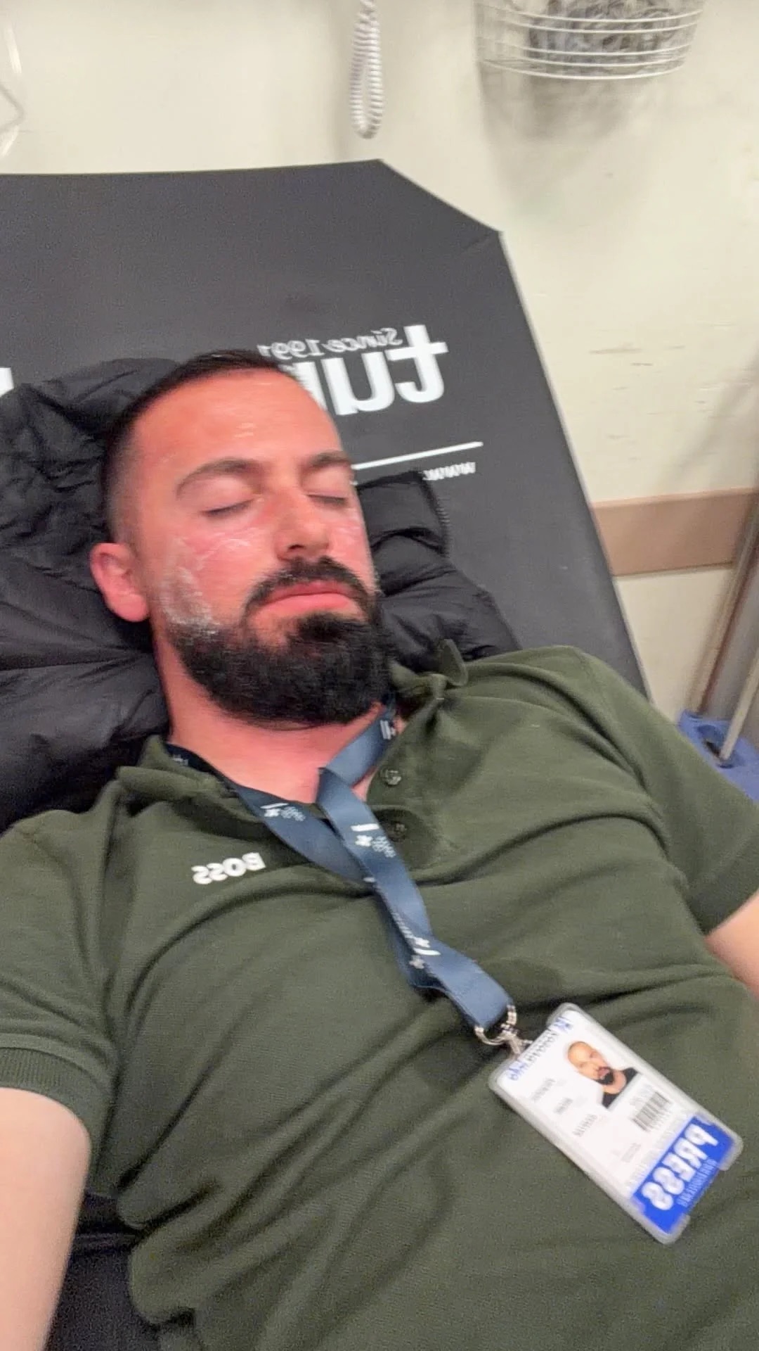S i kursejnë as gazetarët   Gazetari i PrishtinaPress thotë se u sulmua nga Policia edhe pasi tregoi se ishte gazetar
